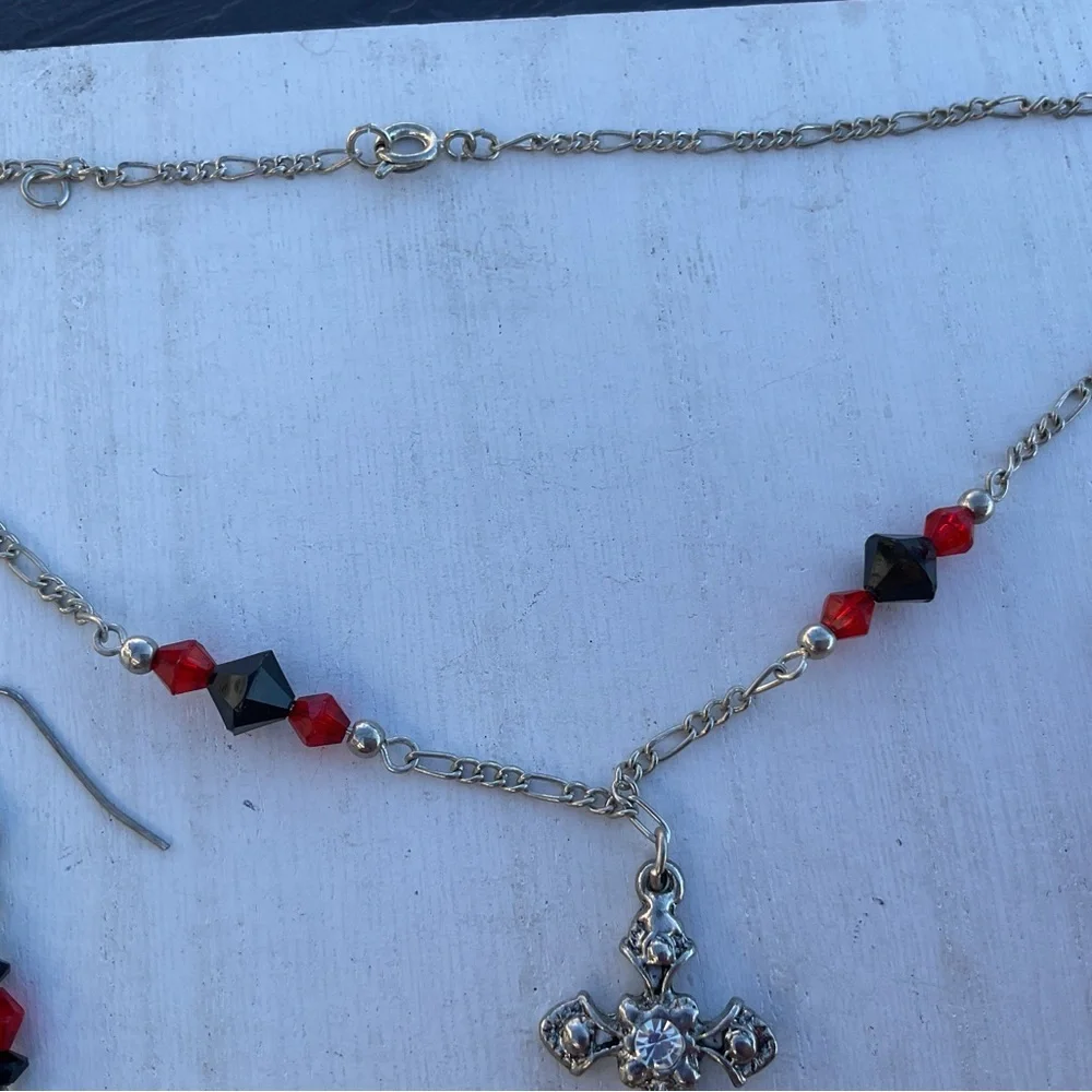Necklace Earrings Set silvertone red black beads Cross link chain dangle earring